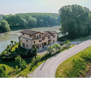 La Casa Sul Fiume Bed & Breakfast